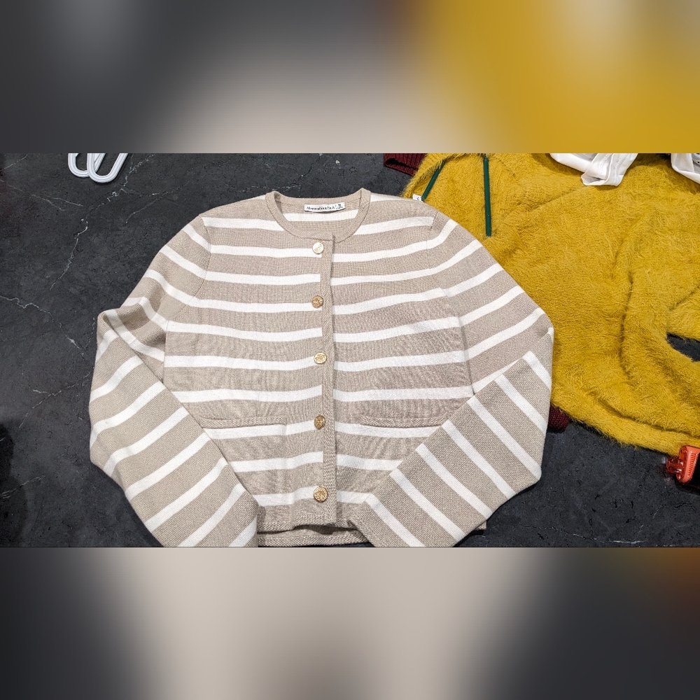 Abercrombie & Fitch Beige Striped Sweater